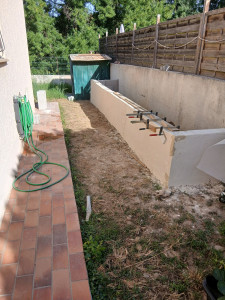 Photo de galerie - Mur et enduit de la future jardinière et arase
