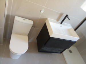 Photo de galerie - Un VC installer et
 un meuble vasque
Le carrelage aussi ce la réalisation 