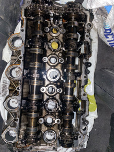 Photo de galerie - Remplacement du couvre culasse avec arbre à cames suite à casse tendeur de chaîne 