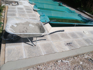 Photo de galerie - Chantiers réalisés pose de margelle tour de piscine pour plus de renseignements N'hésitez pas à me contacter merci ? 