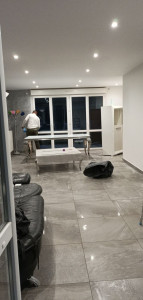 Photo de galerie - Pose de carrelage avec la peinture des murs. (St-Jacques de la lande)