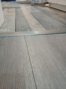 Photo de galerie - Jonction parquet, couloir- salle de bains.