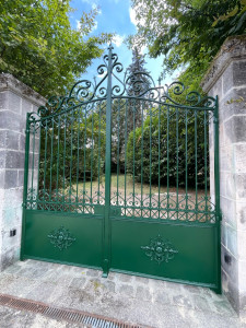 Photo de galerie - Rénovation d’un portail (sablage et peinture pistolet)