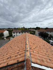 Photo de galerie - Couverture en tuile Gallo Romane (Gr13) de chez Monier, faîtage à sec avec closoir plomb 