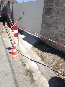 Photo de galerie - Création de dalle béton pour passage de voiture suite à la pose du portail 