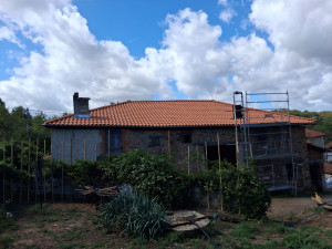 Photo de galerie - Sud-Ouest Couverture réalise vos travaux de rénovation de toiture, couverture, charpente et zinguerie en Charente. Devis et déplacement gratuits.