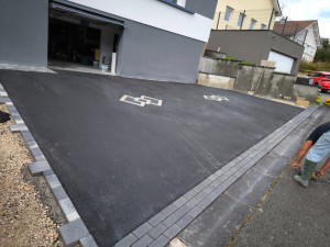Photo de galerie - Cour en enrobé 