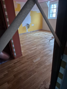 Photo de galerie - Pose de parquet à l’hôtel La Folie, à Barbizon.