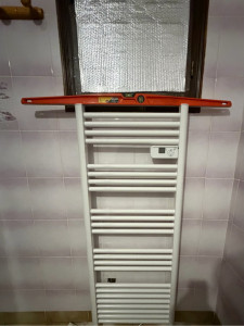 Photo de galerie - Pose d’un sèche serviette 