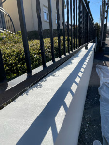 Photo de galerie - Peinture d’un muret extérieur 