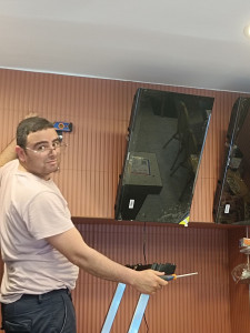 Photo de galerie - Poser écran de menuschez restaurant 