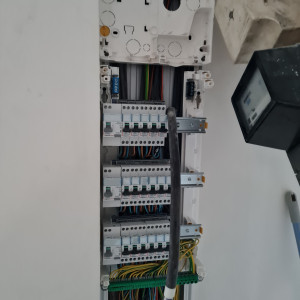 Photo de galerie - Montage tableau électrique .