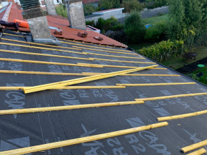 Photo de galerie - Pose d’écran sous toiture avec contre lattage demi liteaux  en bois traité