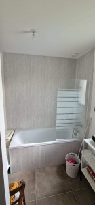 Photo de galerie - Pose baignoire avec finition lambris pvc 