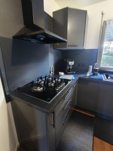 Photo de galerie - Montage cuisine équipée complète avec électro ménager plan de travail évier etc 