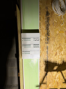 Photo de galerie - Réalisation et mise aux normes d’un tableau électrique. Installation propre, sécurisée et conforme.