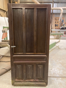 Photo de galerie - Restauration de porte en Chêne massif