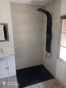 Photo de galerie - Pose receveur, carrelage et colonne de douche