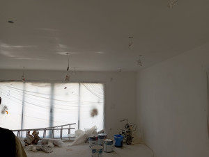 Photo de galerie - Peinture plafond avec pistolet 