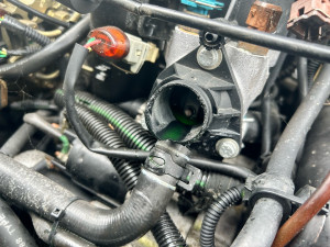 Photo de galerie - REMPLACEMENT BRIDE PIPE DURITE DE REFROIDISSEMENT PEUGEOT 306 