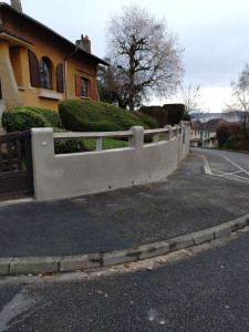Photo de galerie - Muret après réparation agrafes et et enduit a la chaux 
