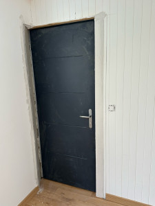 Photo de galerie - Pose de porte entrée sécurisée 