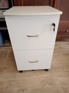 Photo de galerie - Montage d'un petit meuble de bureau 