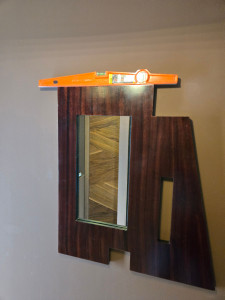 Photo de galerie - Installation d'un miroir dans une entrée 