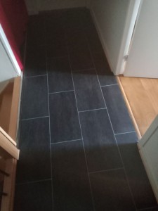 Photo de galerie - Remplacement du revêtement de sol usé par le temps...