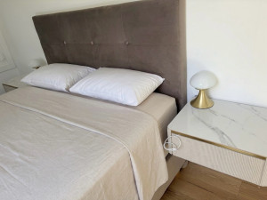 Photo de galerie - Montage de table de nuit au mur