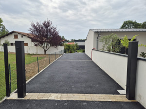 Photo de galerie - Enrobé avec seuil en pavé 