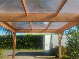 Photo de galerie - Fabrication et montage carport en douglas raboter 