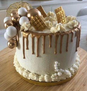 Photo de galerie - Layercake =>Mollycake coco/ganache montée coco raffaello/ insert mangue fruit de la passion