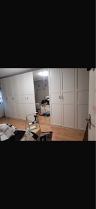 Photo de galerie - Montage dressing Pax IKEA avec portes et miroirs 