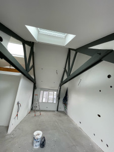 Photo de galerie - Poutre en bois, appartement peinture fini 