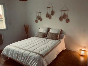 Photo de galerie - Pose de parquet , peinture , et décoration d’une chambre