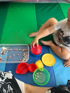 Photo de galerie - J’aime stimuler les sensations et les textures chez les bébés et les occuper en apprenant ☺️