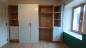 Photo de galerie - Réalisation d'une chambre d'enfants
Parquet - Peintures - Décoration murale - Pose de luminaires - Montage mobilier avec intégration de prises et interrupteurs - ...