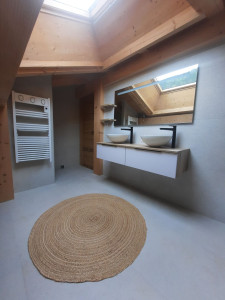 Photo de galerie - Montage meuble sdb miroir et sèche serviettes