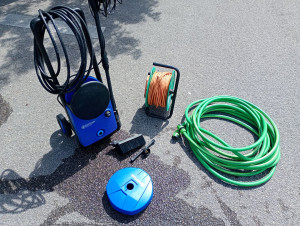 Photo de galerie - Nettoyeur haute pression avec accessoires, tuyau et rallonge 