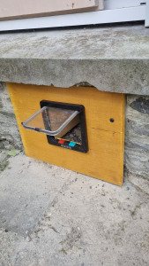 Photo de galerie - Percement d'un mur et pose de chatière intérieur et extérieur. 