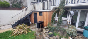 Photo de galerie - Réalisation d'une petite extension en ossature bois avec pose d'un bardage en Douglas et menuiserie PVC.