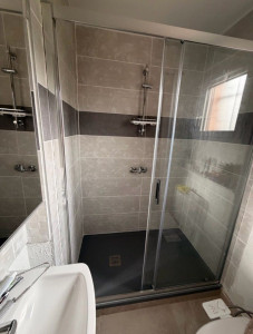 Photo de galerie - Pose d'une paroi de douche + mitigeur + Bar de Douche
