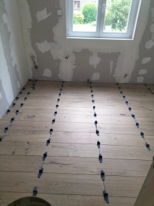 Photo de galerie - Pose carrelage imitation parquet
