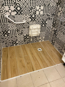 Photo de galerie - Changement de carreaux sol dans douche à l’italienne et rectification de pente