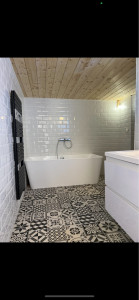 Photo de galerie - Carrelage et appareillage d’une salle de bain de 15m2