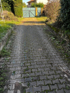 Photo de galerie - Mon client ne pouvais casiment plus passer avec sa voiture et m’a demander si je pouvais lui remettre au propre son allé.