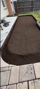 Photo de galerie - ? Travaux de jardinage & aménagement extérieur : préparation des sols, pose de pelouse, dalles et pavés, bordures, gravier, entretien et petits travaux d’aménagement. Travail sérieux, propre et soigné.