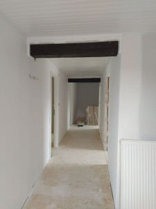 Photo de galerie - Couloir d'une maison .