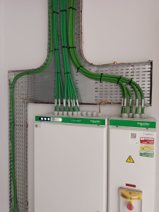 Photo de galerie - Cablage d 'une armoire chez data center..